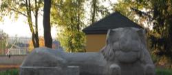 Löwenstatue Kirchpark